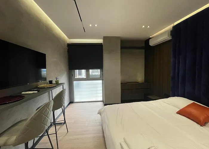 Jt - Yellow Apartman Tirana